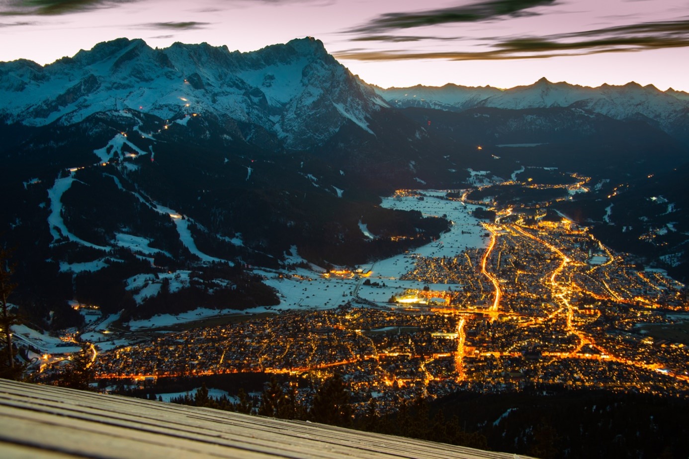 Garmisch-Partenkirchen bei Nacht